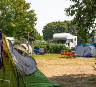 Zeltwiese auf dem Campingplatz Pirna